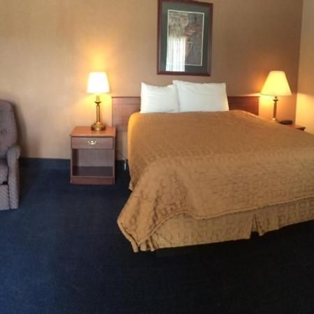 Sunflower Inn & Suites - Garden City Buitenkant foto