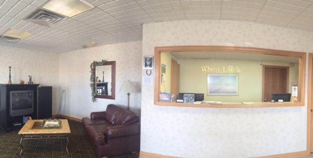 Sunflower Inn & Suites - Garden City Buitenkant foto