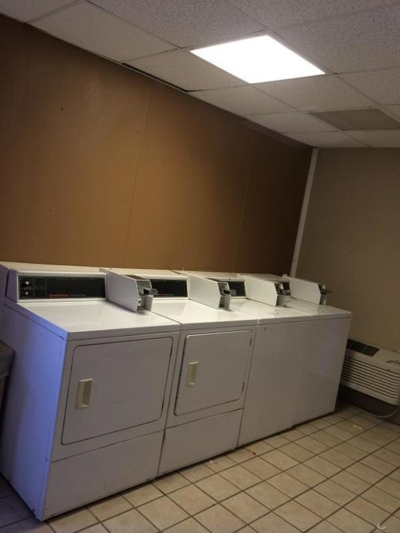 Sunflower Inn & Suites - Garden City Buitenkant foto