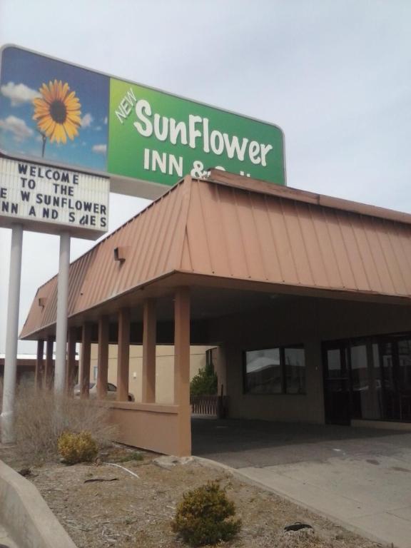 Sunflower Inn & Suites - Garden City Buitenkant foto